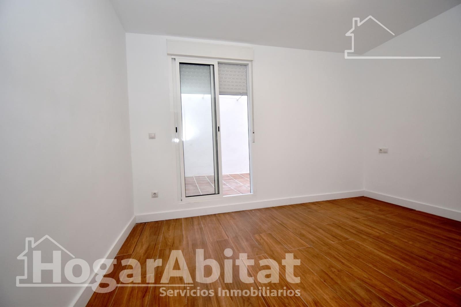 2 bedroom Flat for sale in Castello de la Plana - € 130,000 (Ref: 9411040)