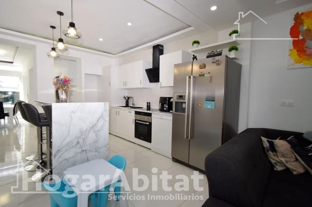 5 bedroom Townhouse for sale in Alginet with pool - € 217,000 (Ref: 9411048)