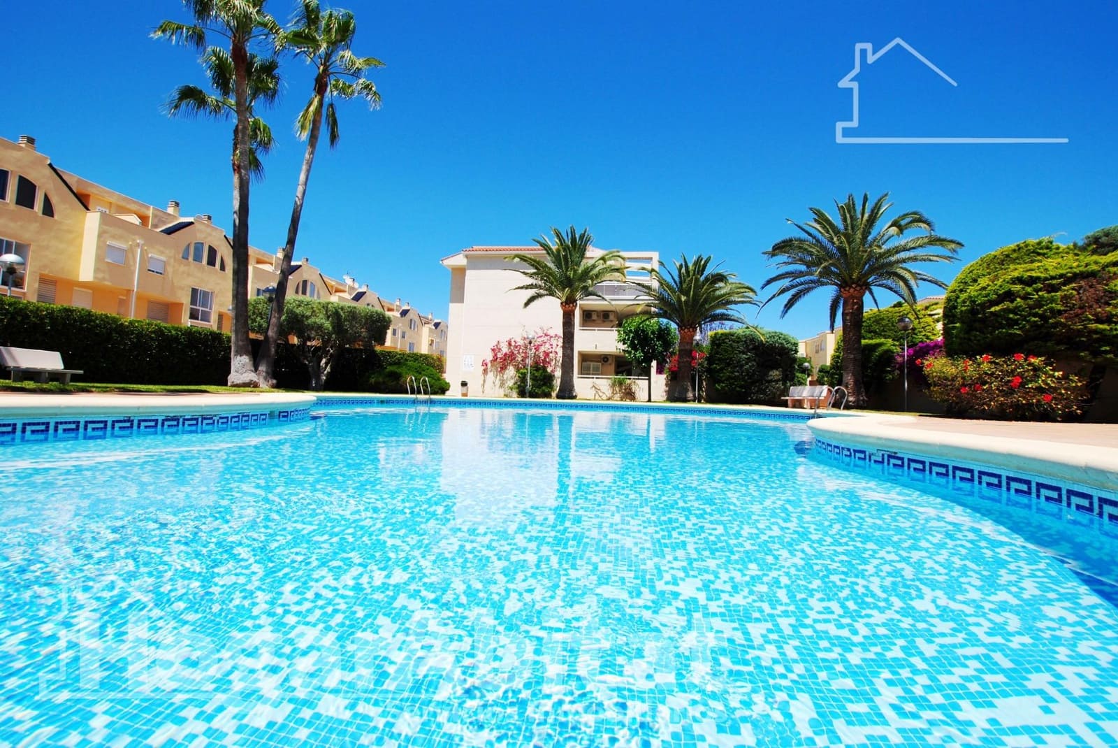 2 soveværelse Penthouse til salg i Denia med swimmingpool garage - € 415.000 (Ref: 9414165)