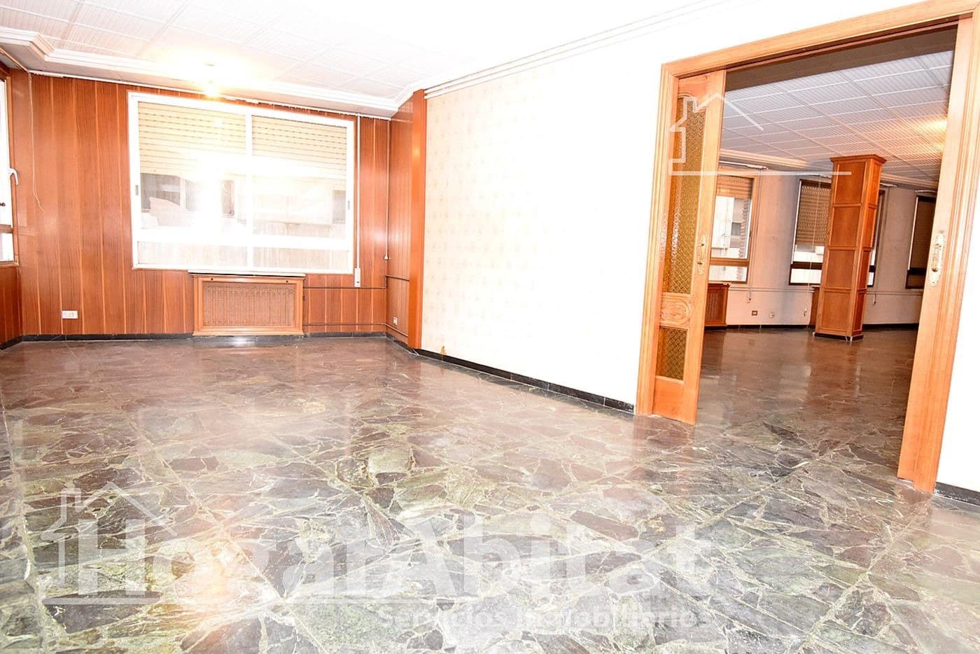 7 bedroom Flat for sale in Castello de la Plana - € 300,000 (Ref: 9416010)