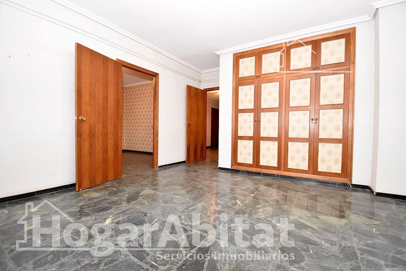 7 bedroom Flat for sale in Castello de la Plana - € 300,000 (Ref: 9416010)