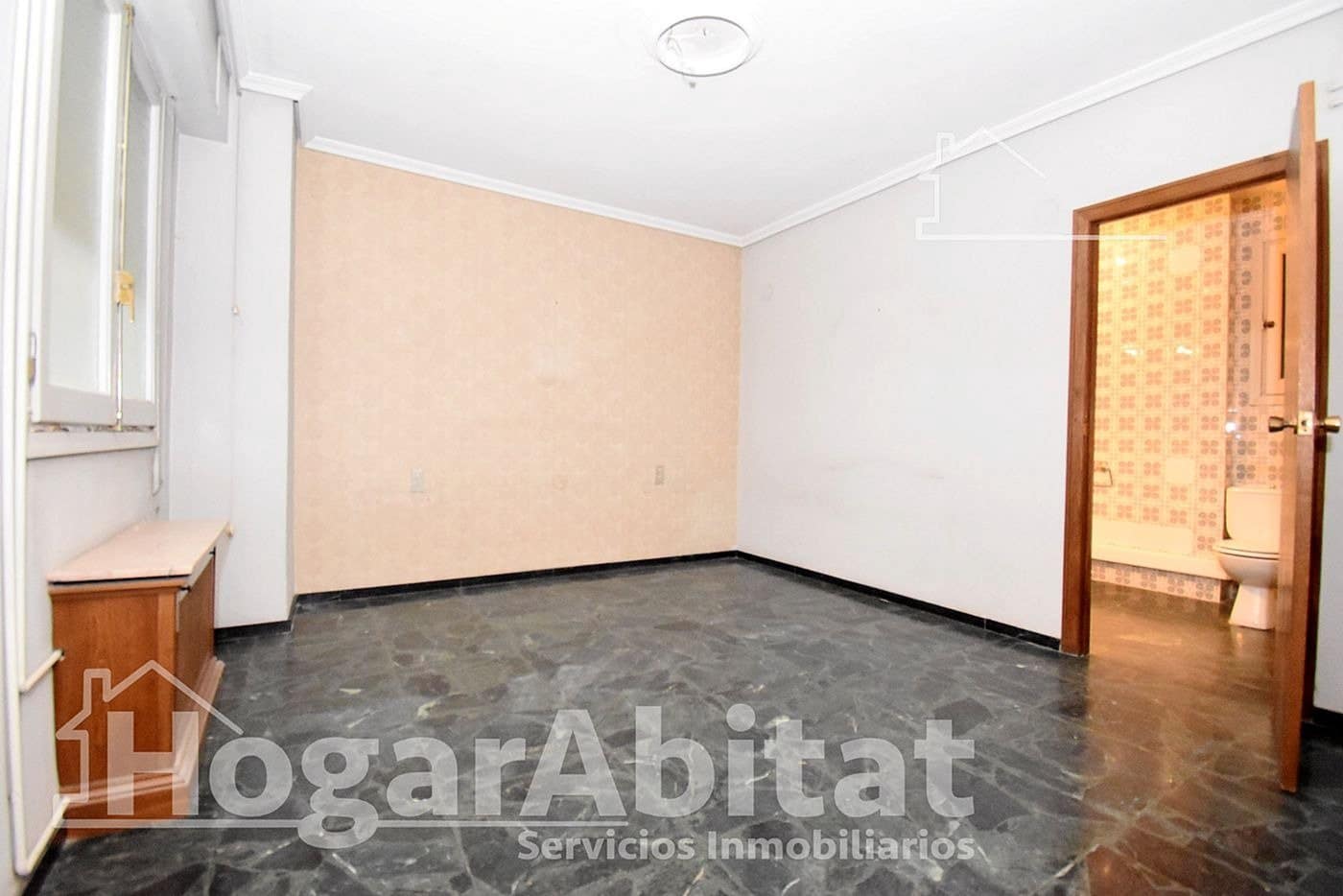 7 bedroom Flat for sale in Castello de la Plana - € 300,000 (Ref: 9416010)