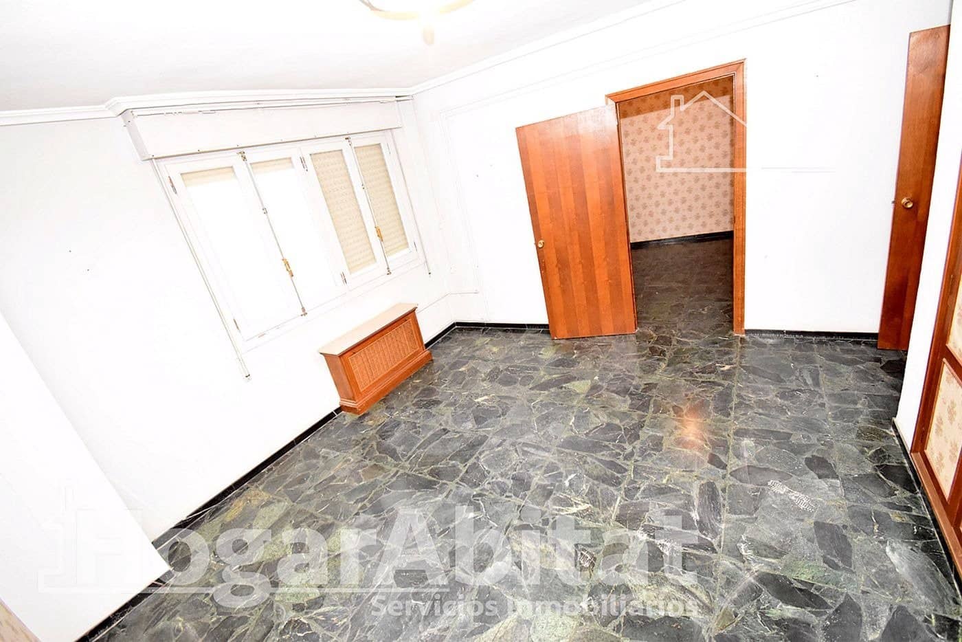 7 bedroom Flat for sale in Castello de la Plana - € 300,000 (Ref: 9416010)