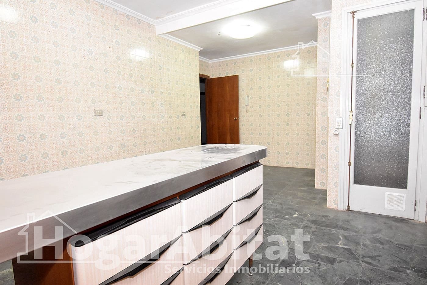 7 bedroom Flat for sale in Castello de la Plana - € 300,000 (Ref: 9416010)