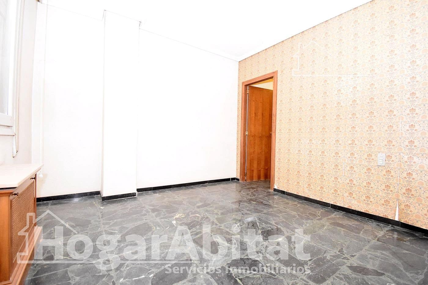 7 bedroom Flat for sale in Castello de la Plana - € 300,000 (Ref: 9416010)