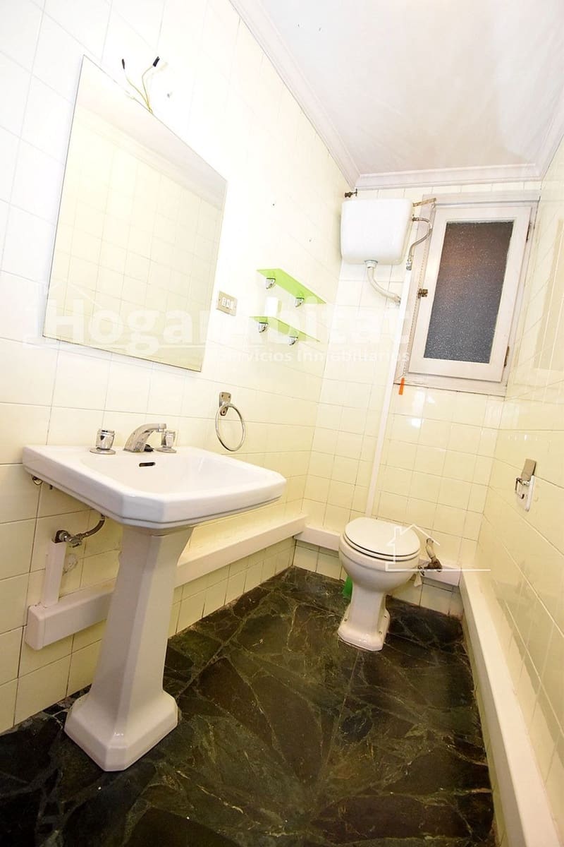 7 bedroom Flat for sale in Castello de la Plana - € 300,000 (Ref: 9416010)