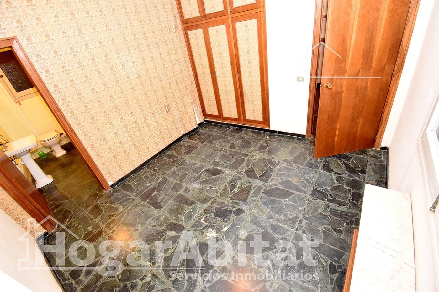 7 bedroom Flat for sale in Castello de la Plana - € 300,000 (Ref: 9416010)