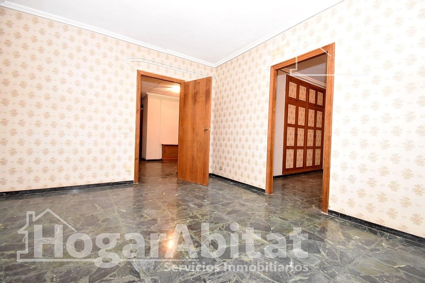 7 bedroom Flat for sale in Castello de la Plana - € 300,000 (Ref: 9416010)