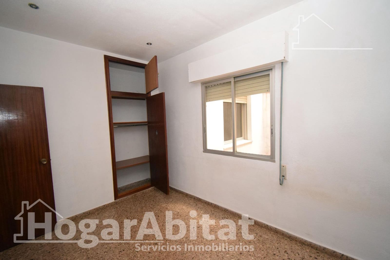 3 bedroom Flat for sale in Alginet with garage - € 135,000 (Ref: 9416015)
