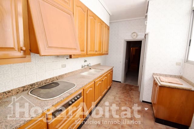 5 bedroom Townhouse for sale in Centro, Castelló de la Plana with garage - € 215,000 (Ref: 9417600)