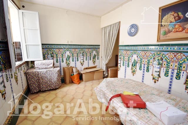 5 bedroom Townhouse for sale in Centro, Castelló de la Plana with garage - € 215,000 (Ref: 9417600)