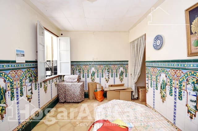 5 bedroom Townhouse for sale in Centro, Castelló de la Plana with garage - € 215,000 (Ref: 9417600)