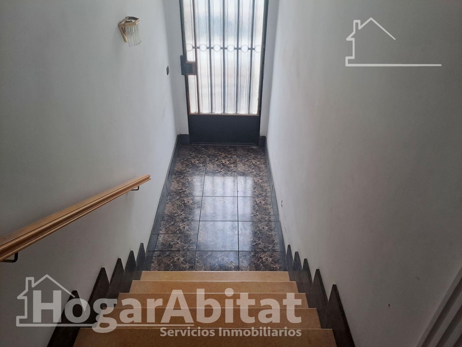 3 makuuhuone Omakotitalo myytävänä paikassa Castello de la Plana mukana 
autotalli - 260 000 € (Ref: 9417601)