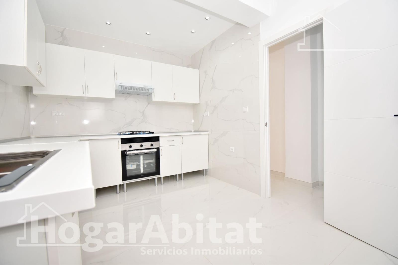 3 bedroom Flat for sale in Castello de la Plana - € 160,000 (Ref: 9419827)