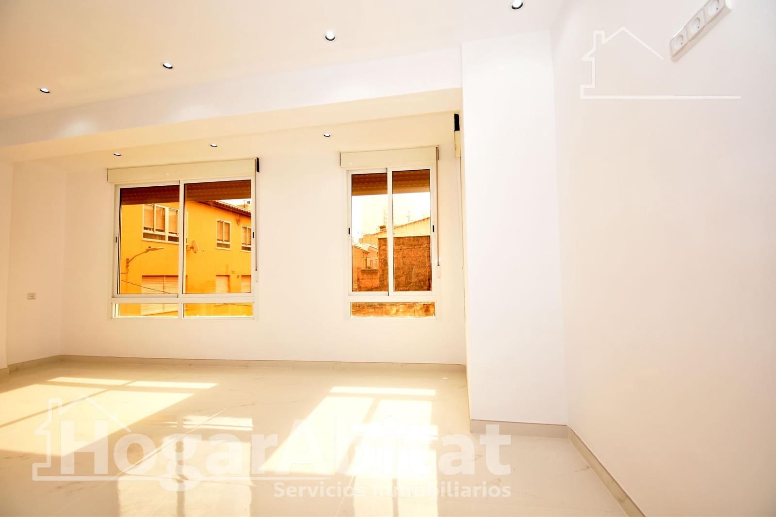 3 bedroom Flat for sale in Castello de la Plana - € 160,000 (Ref: 9419827)