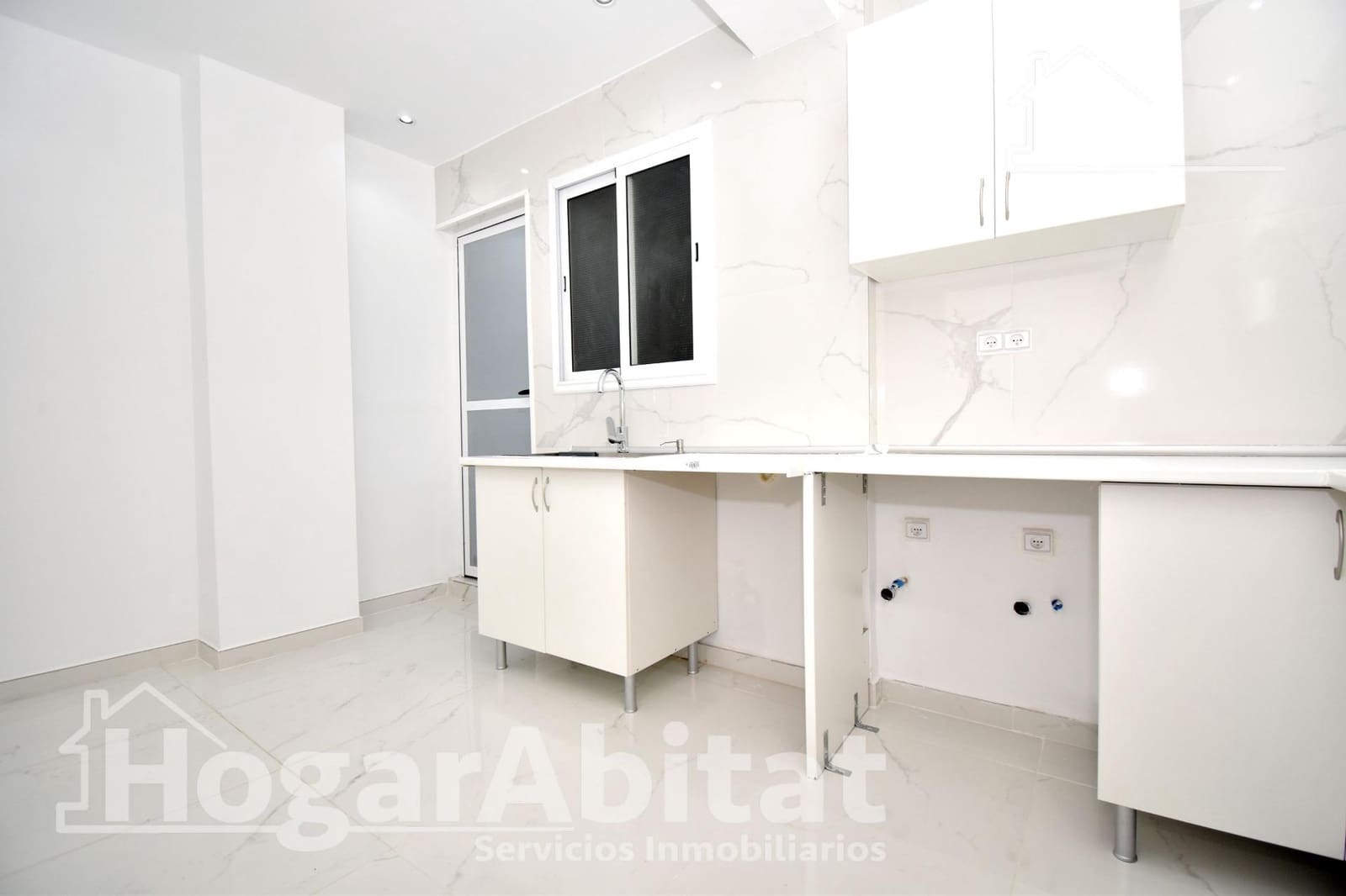 3 bedroom Flat for sale in Castello de la Plana - € 160,000 (Ref: 9419827)