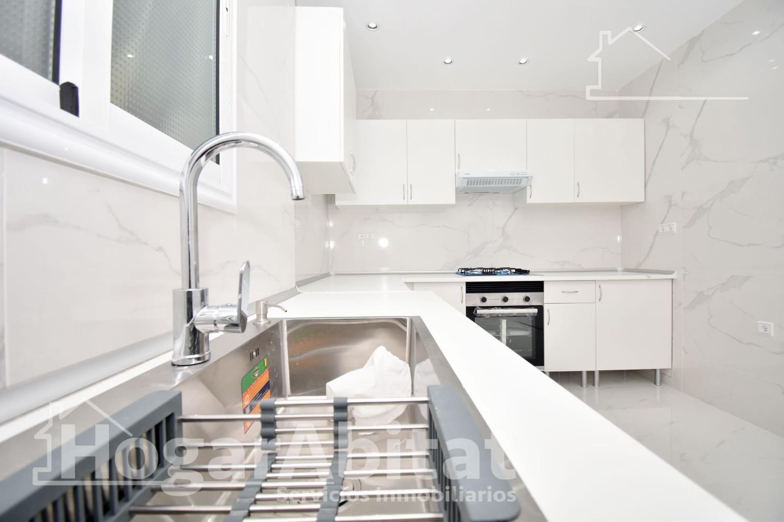 3 bedroom Flat for sale in Castello de la Plana - € 160,000 (Ref: 9419827)