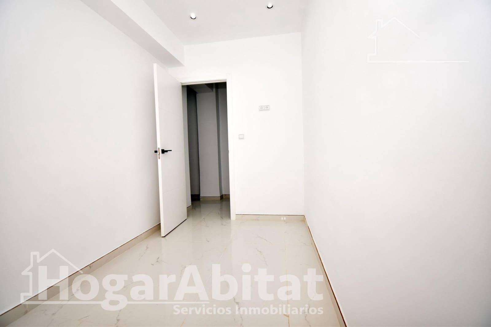 3 bedroom Flat for sale in Castello de la Plana - € 160,000 (Ref: 9419827)