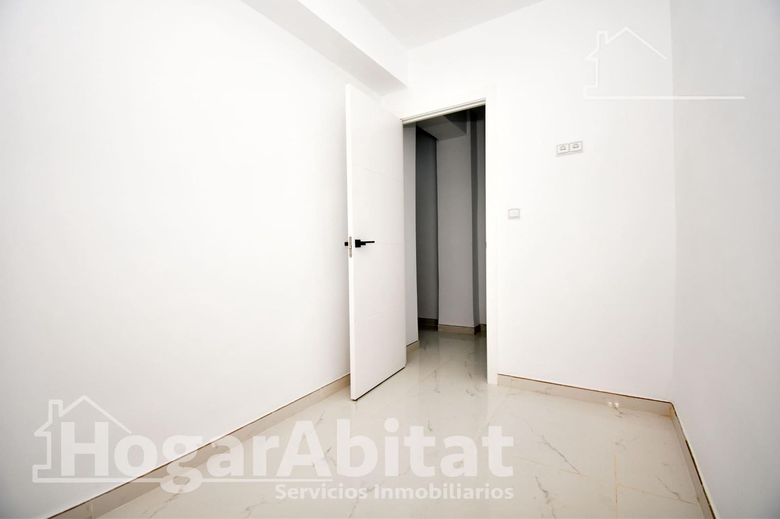 3 bedroom Flat for sale in Castello de la Plana - € 160,000 (Ref: 9419827)