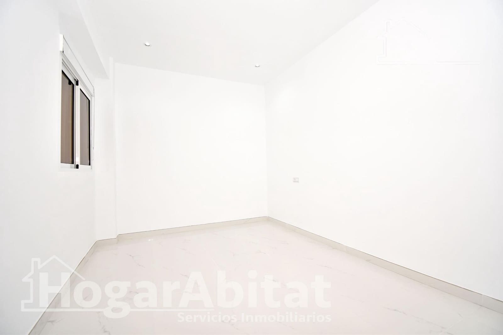 3 bedroom Flat for sale in Castello de la Plana - € 160,000 (Ref: 9419827)