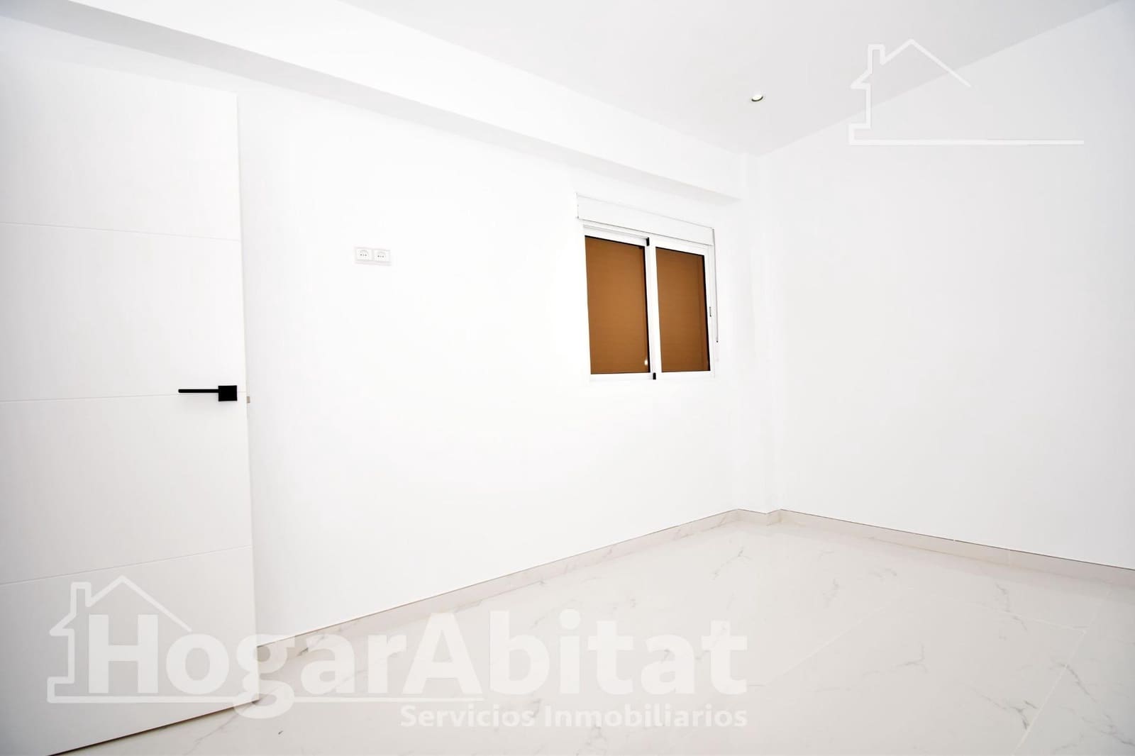 3 bedroom Flat for sale in Castello de la Plana - € 160,000 (Ref: 9419827)