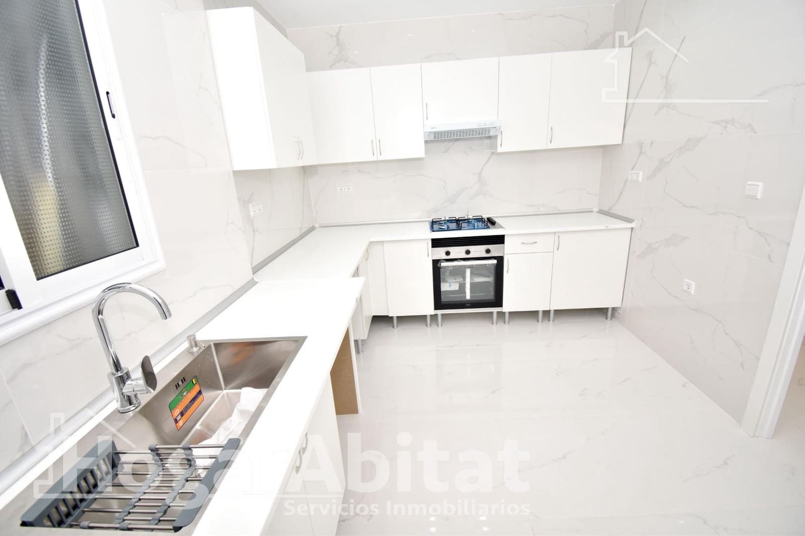 3 bedroom Flat for sale in Castello de la Plana - € 160,000 (Ref: 9419827)