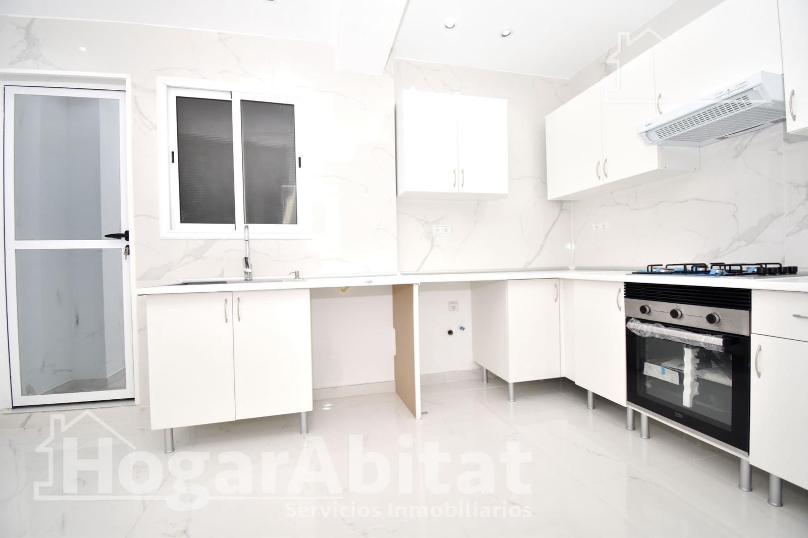 3 bedroom Flat for sale in Castello de la Plana - € 160,000 (Ref: 9419827)