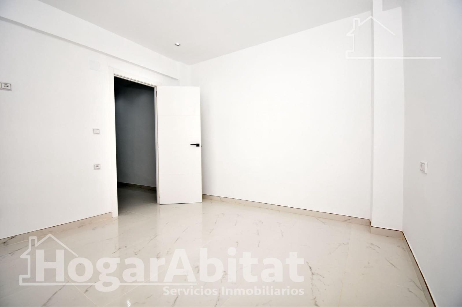 3 bedroom Flat for sale in Castello de la Plana - € 160,000 (Ref: 9419827)