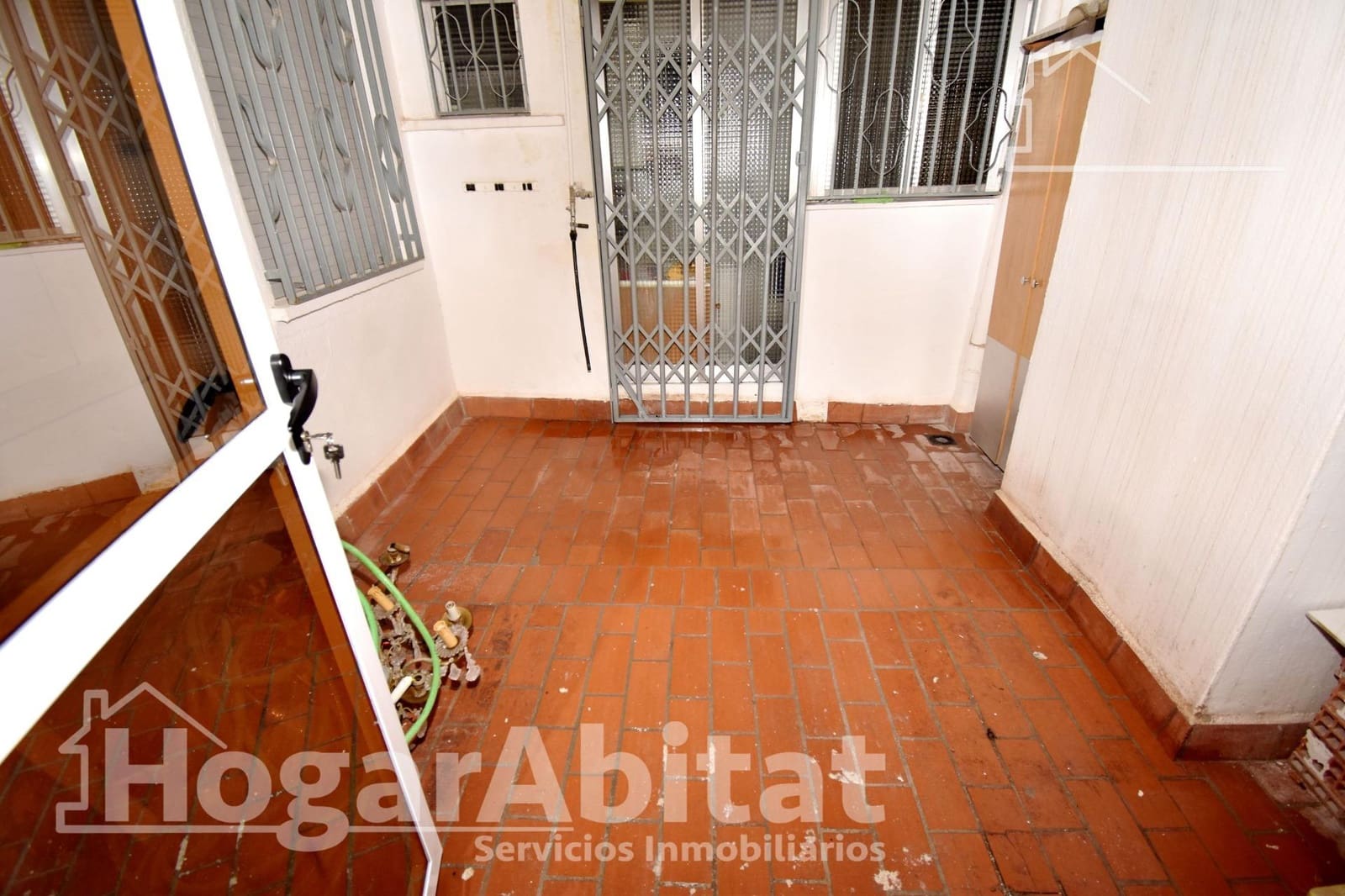 3 bedroom Flat for sale in Castello de la Plana - € 160,000 (Ref: 9419827)
