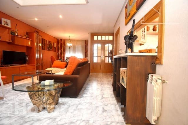 Casa de 7 habitaciones en Chilches en venta con garaje - 295.000 € (Ref: 9419958)