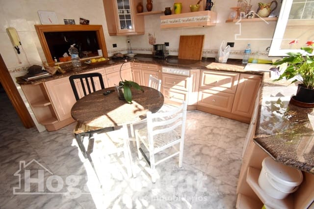 Casa de 7 habitaciones en Chilches en venta con garaje - 295.000 € (Ref: 9419958)