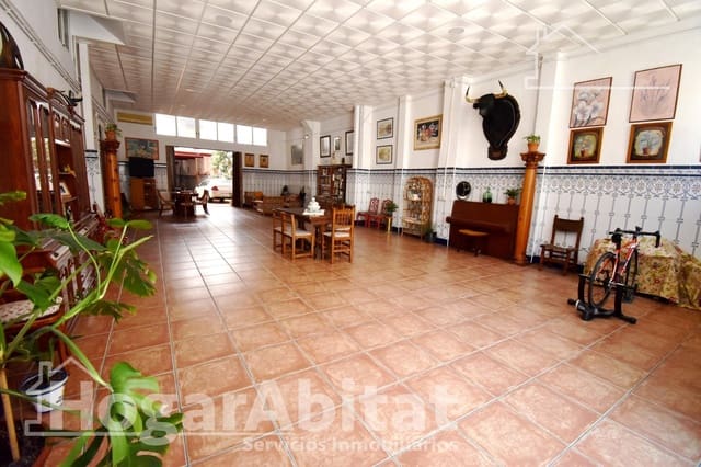 6 bedroom Townhouse for sale in Burriana / Borriana with garage - € 295,000 (Ref: 9419968)