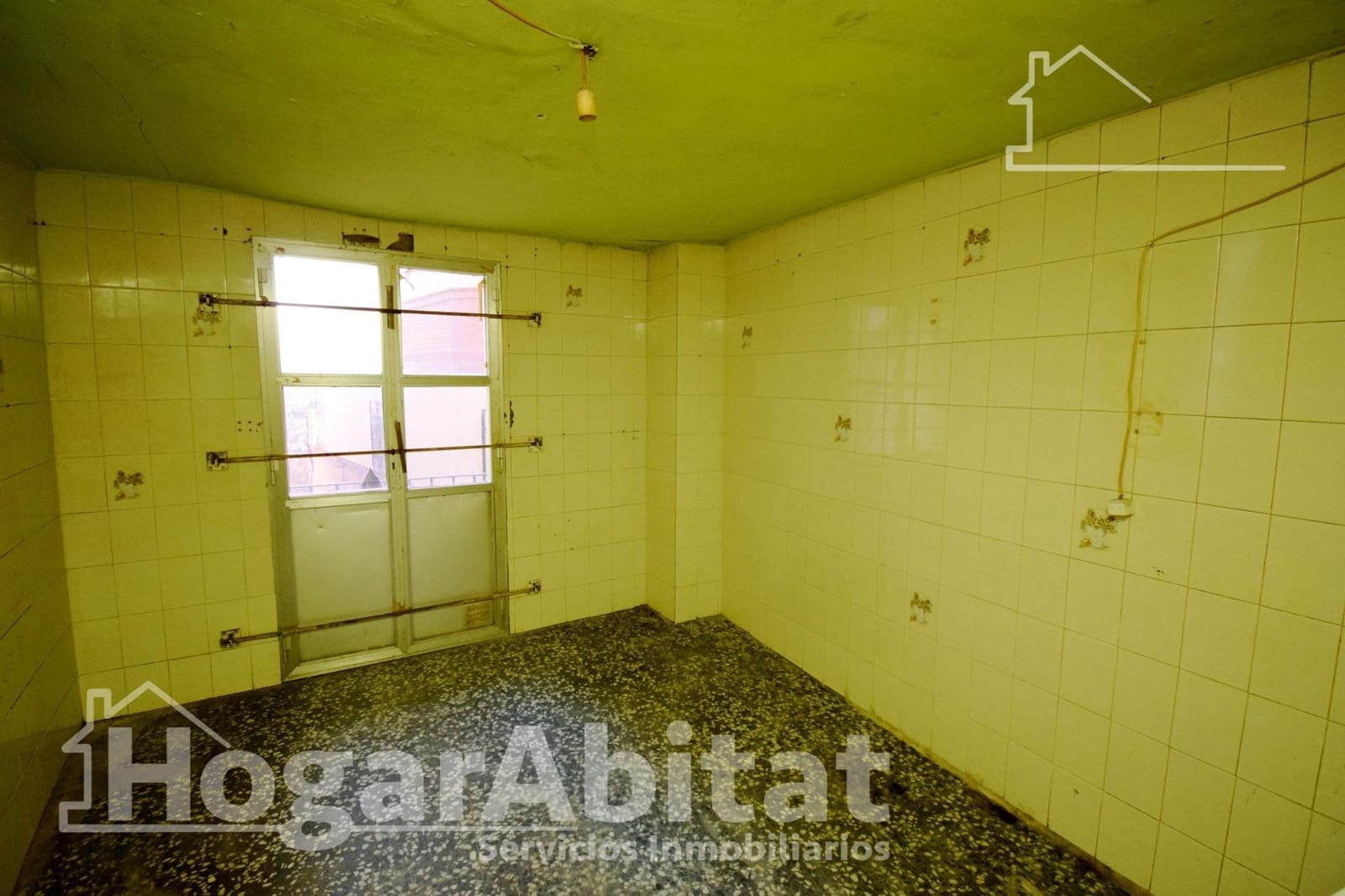 6 bedroom Townhouse for sale in L'Alcora - € 75,000 (Ref: 9422533)