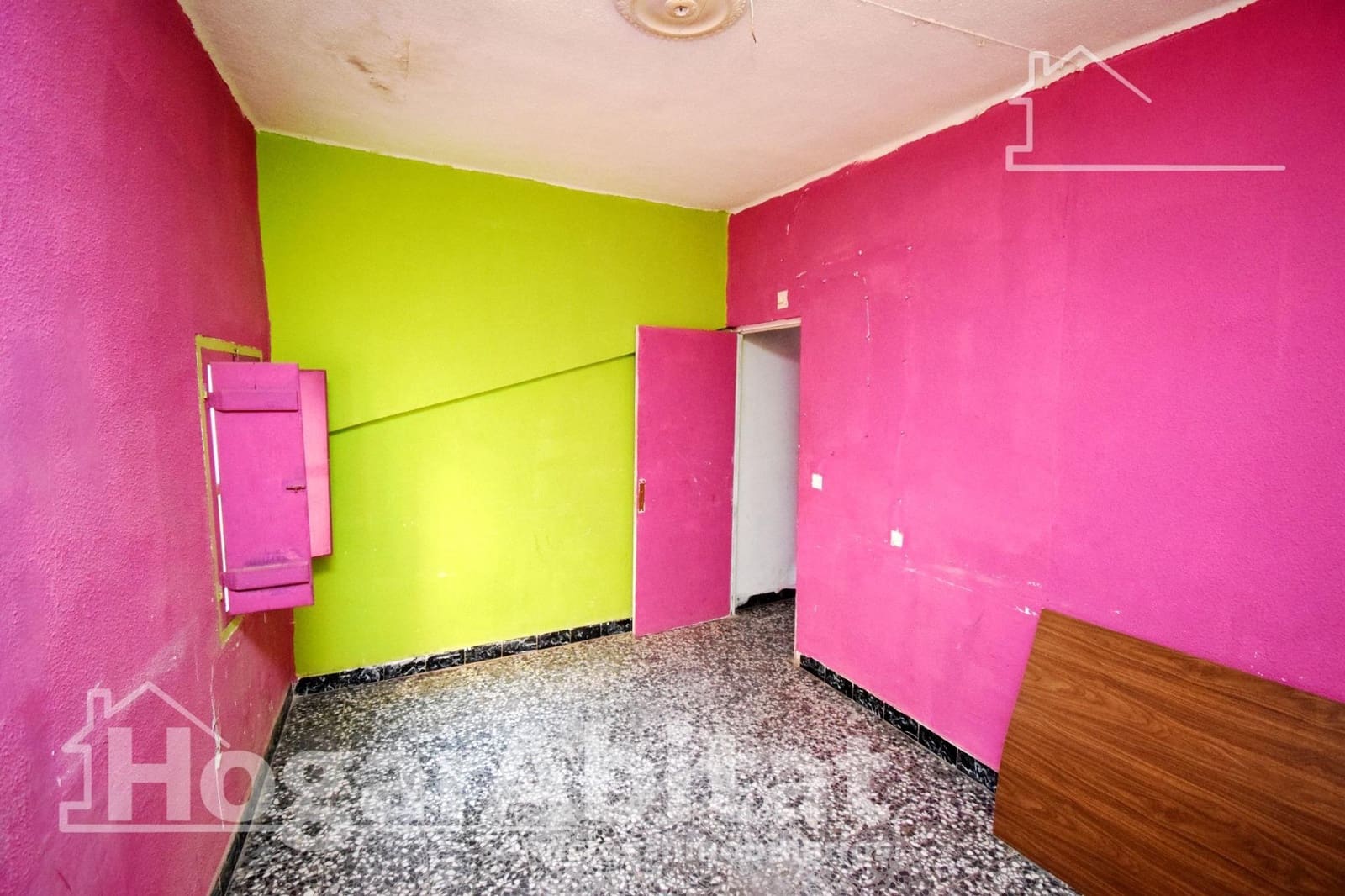 6 bedroom Townhouse for sale in L'Alcora - € 75,000 (Ref: 9422533)