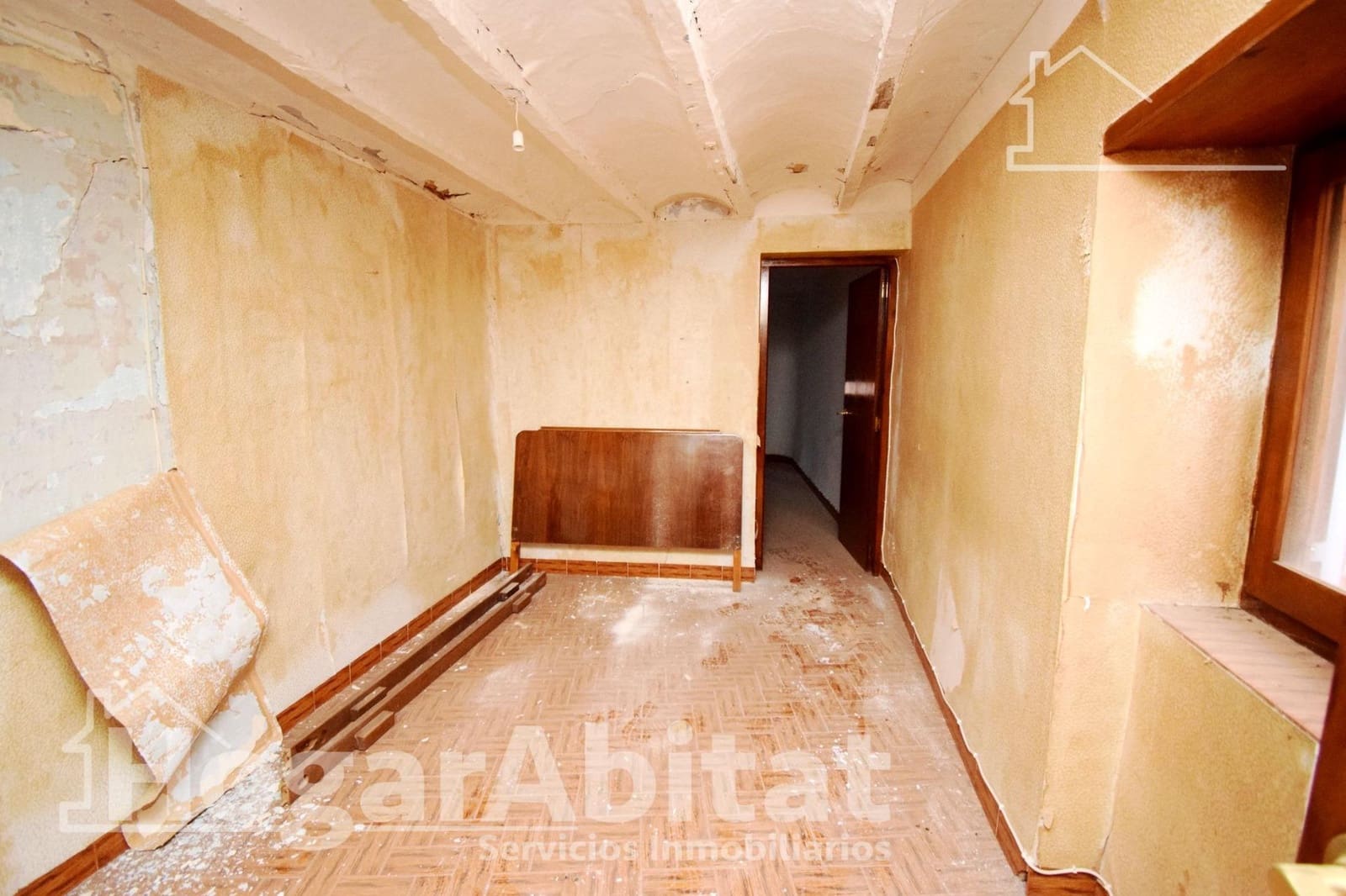 6 bedroom Townhouse for sale in L'Alcora - € 75,000 (Ref: 9422533)