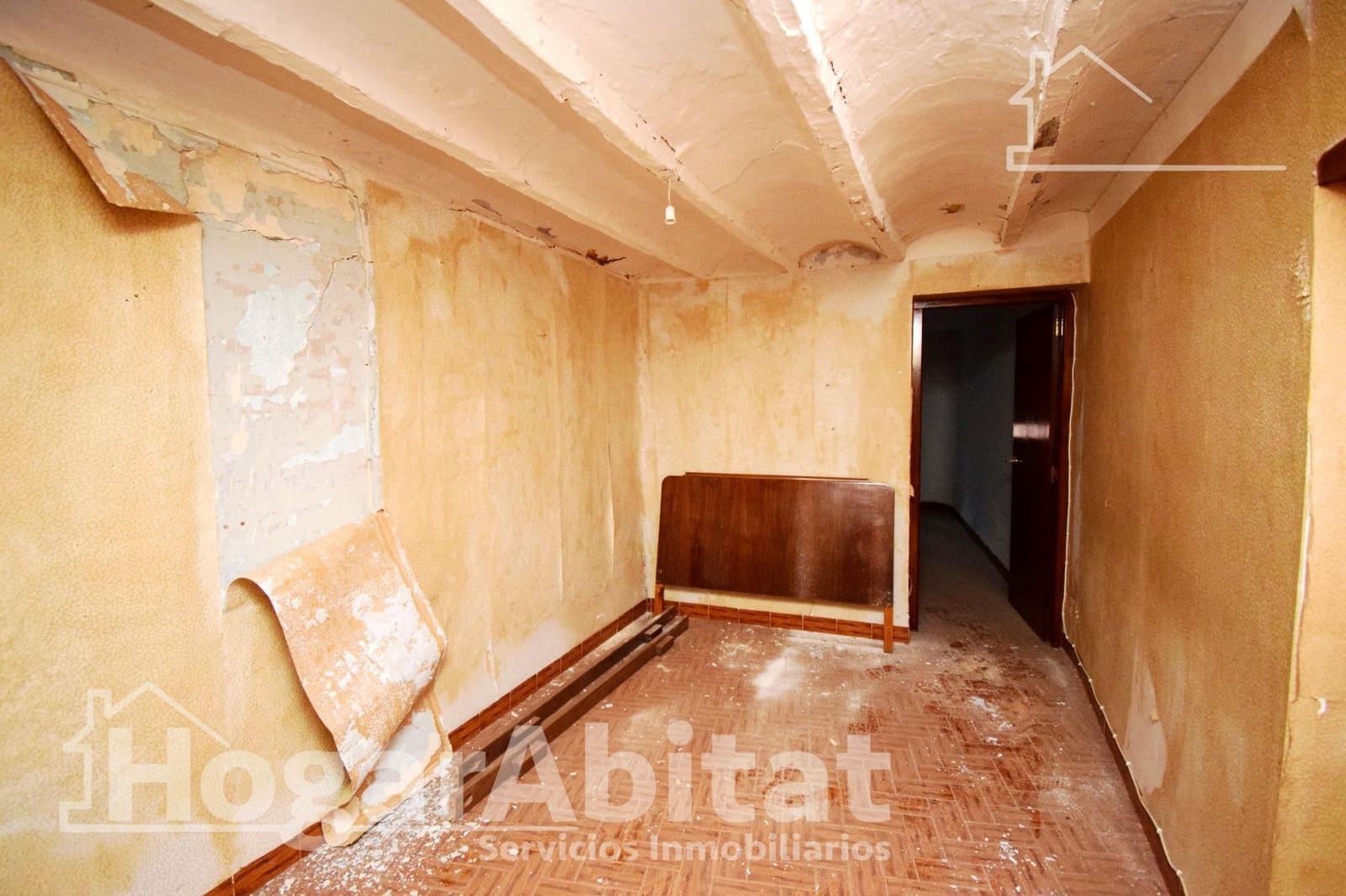 6 bedroom Townhouse for sale in L'Alcora - € 75,000 (Ref: 9422533)