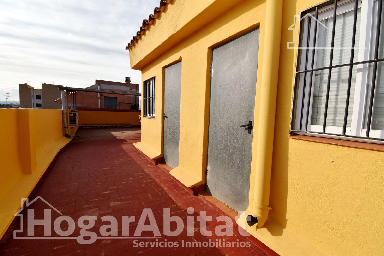 6 bedroom Townhouse for sale in Vila-real with garage - € 325,000 (Ref: 9422535)