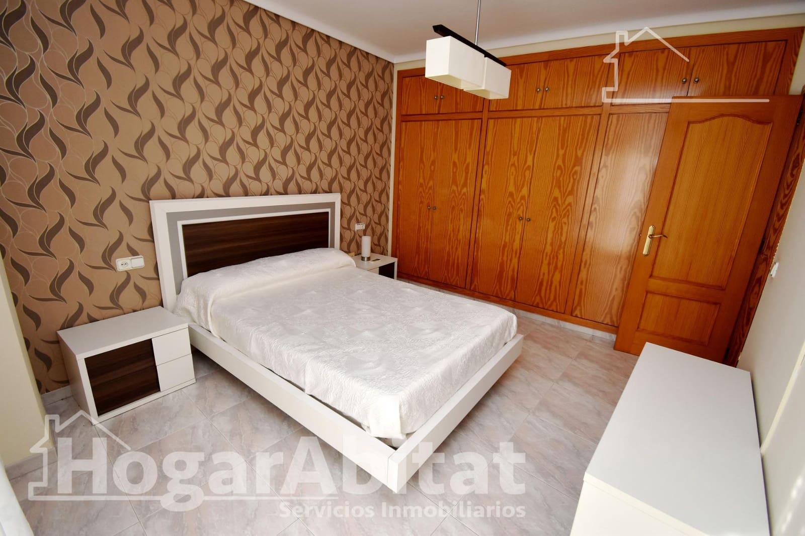 6 bedroom Townhouse for sale in Vila-real with garage - € 325,000 (Ref: 9422535)