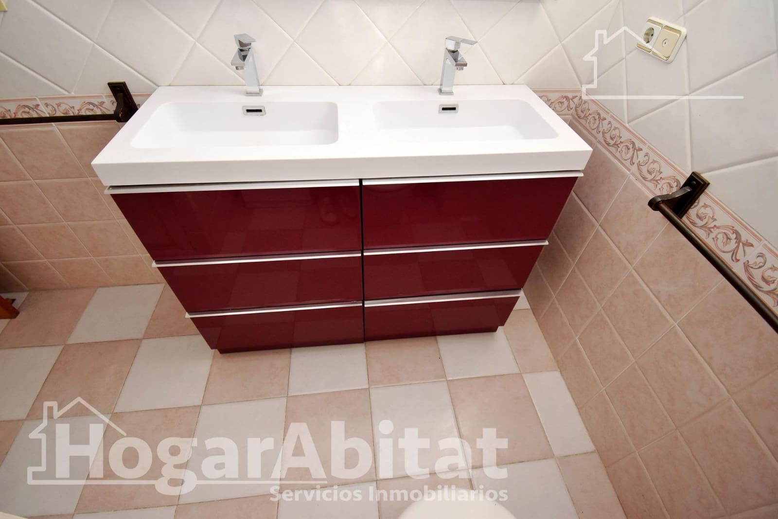 6 bedroom Townhouse for sale in Vila-real with garage - € 325,000 (Ref: 9422535)