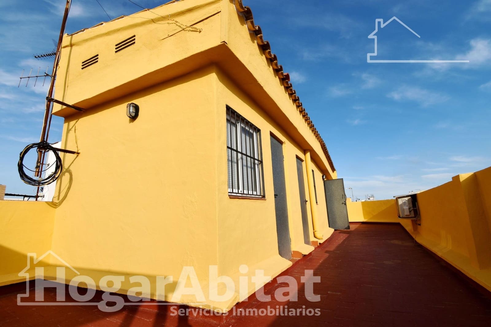 6 bedroom Townhouse for sale in Vila-real with garage - € 325,000 (Ref: 9422535)
