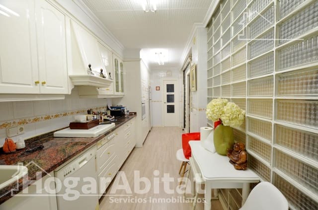 6 quarto Apartamento para venda em Carolinas Bajas, Alicante cidade com garagem - 315 000 € (Ref: 9427268)