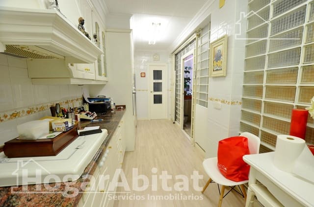 6 quarto Apartamento para venda em Carolinas Bajas, Alicante cidade com garagem - 315 000 € (Ref: 9427268)