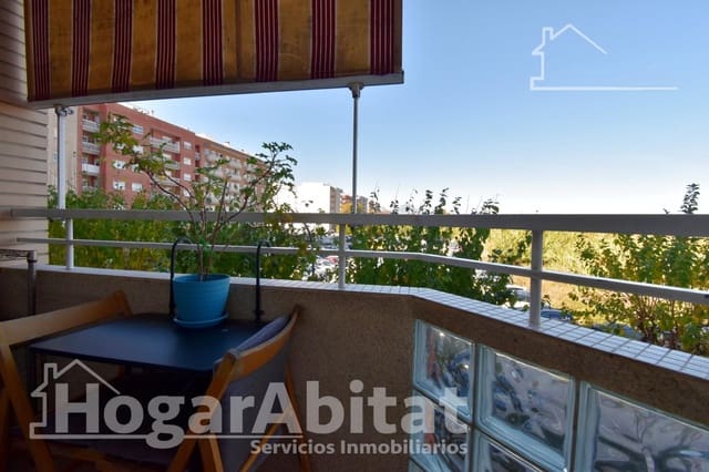 3 makuuhuone Asunto myytävänä paikassa Oliva mukana 
autotalli - 155 000 € (Ref: 9427271)