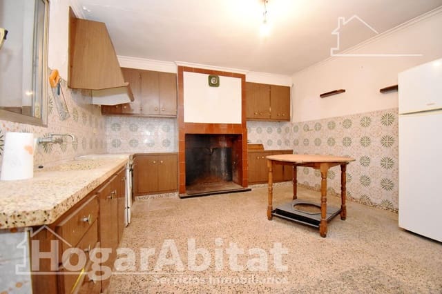 4 bedroom Townhouse for sale in Almassora / Almazora with garage - € 130,000 (Ref: 9427283)