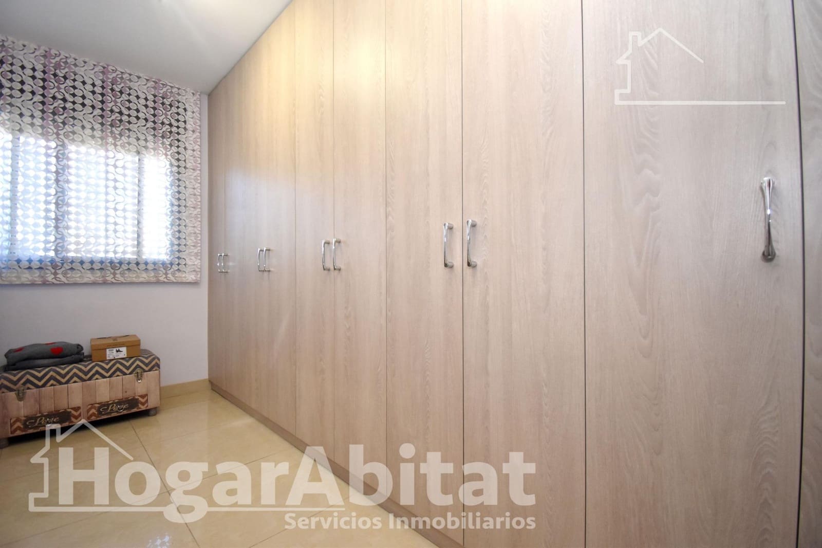 3 makuuhuone Rivitalo myytävänä paikassa Castello de la Plana mukana 
autotalli - 297 000 € (Ref: 9431105)