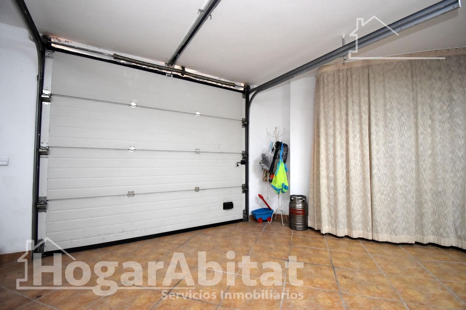 3 makuuhuone Rivitalo myytävänä paikassa Castello de la Plana mukana 
autotalli - 297 000 € (Ref: 9431105)