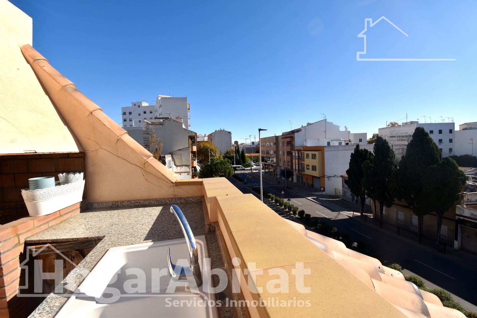 3 makuuhuone Rivitalo myytävänä paikassa Castello de la Plana mukana 
autotalli - 297 000 € (Ref: 9431105)