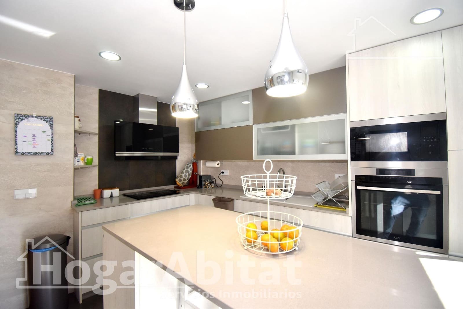 3 makuuhuone Rivitalo myytävänä paikassa Castello de la Plana mukana 
autotalli - 297 000 € (Ref: 9431105)