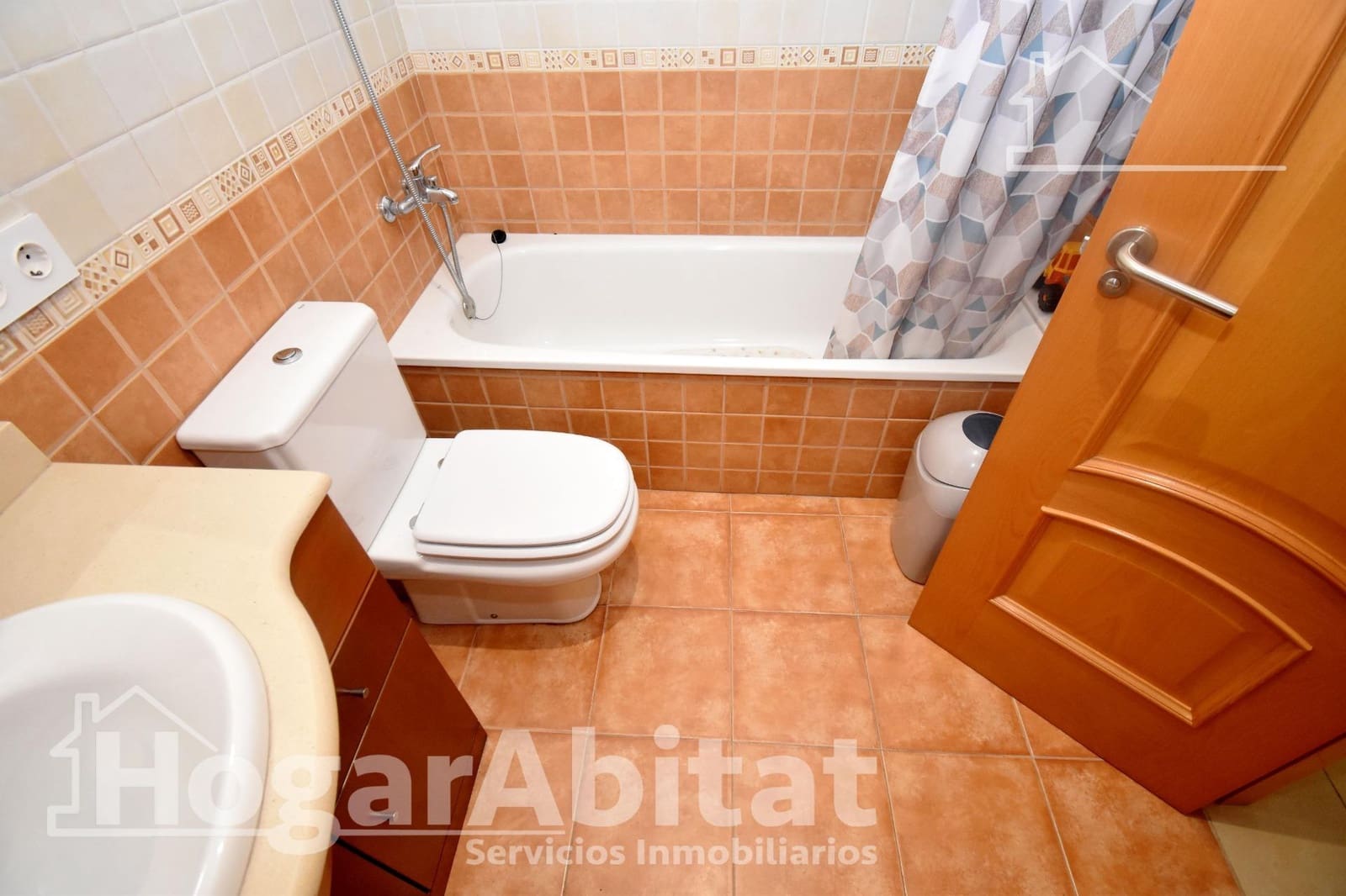 3 makuuhuone Rivitalo myytävänä paikassa Castello de la Plana mukana 
autotalli - 297 000 € (Ref: 9431105)