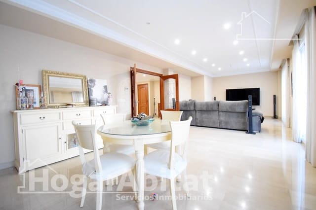 6 bedroom Townhouse for sale in Almoines with garage - € 520,000 (Ref: 9431119)